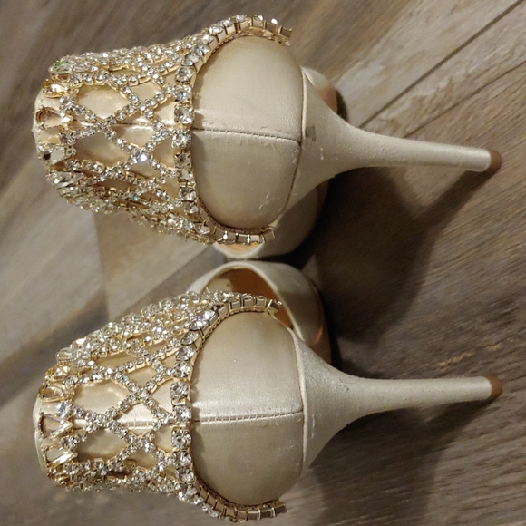 Badgley Mishka Bridal Heels - Picture 3 of 7